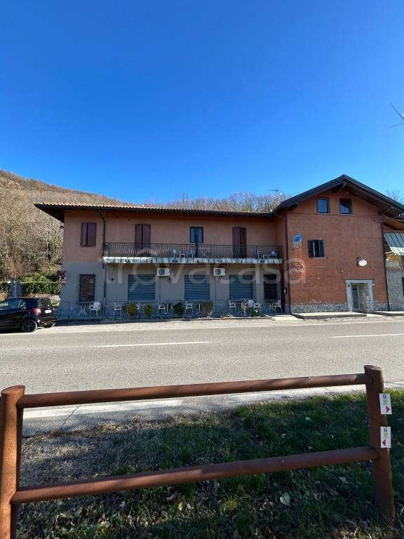 negozio in vendita ad Avigliana