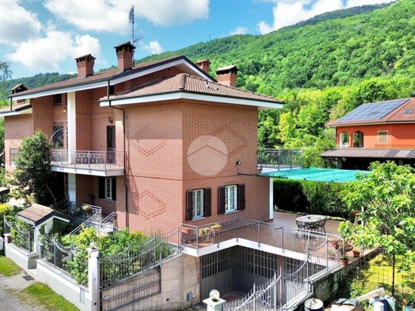 casa indipendente in vendita ad Avigliana in zona Bertassi
