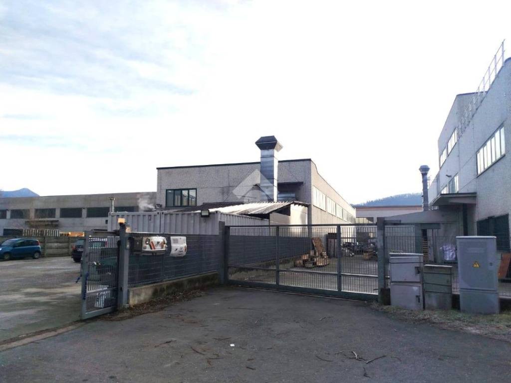 locale commerciale in vendita ad Avigliana