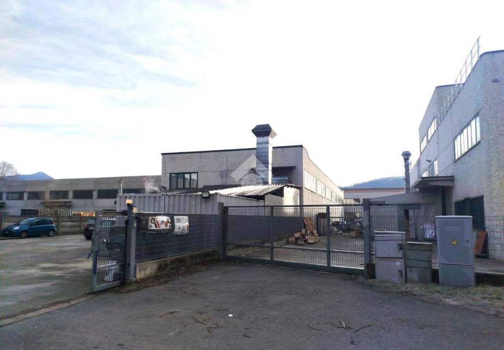 locale commerciale in vendita ad Avigliana