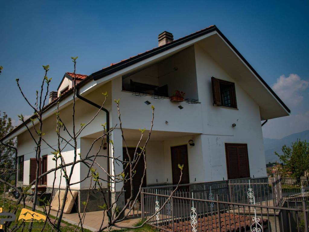 casa indipendente in vendita ad Avigliana