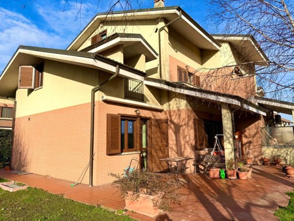 casa indipendente in vendita ad Avigliana in zona Drubiaglio