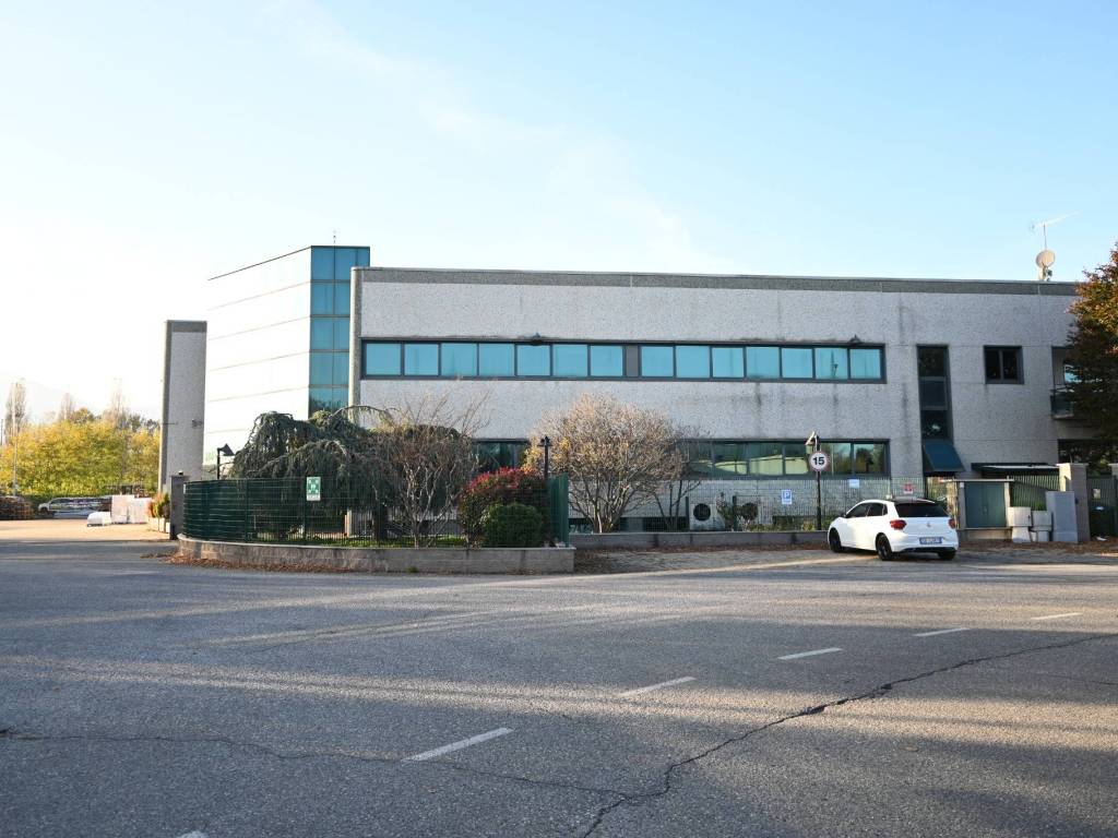 locale commerciale in vendita ad Avigliana