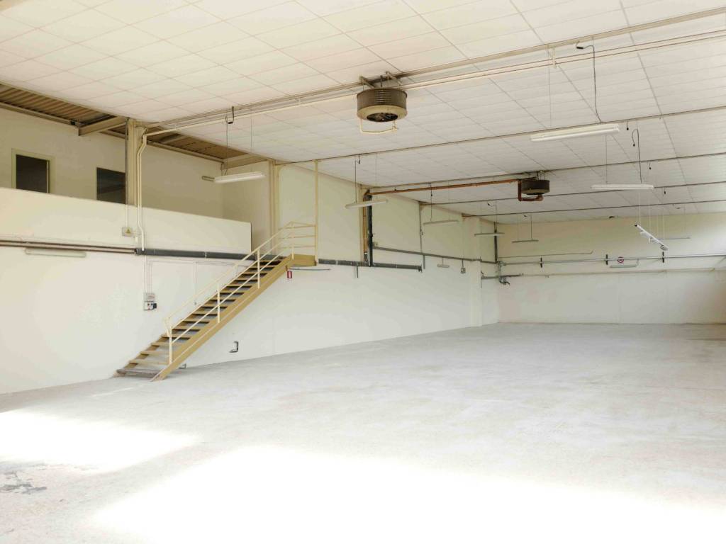 locale commerciale in vendita ad Avigliana