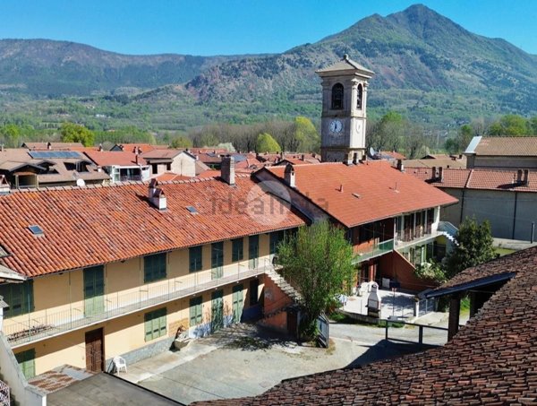 casa indipendente in vendita ad Avigliana in zona Drubiaglio