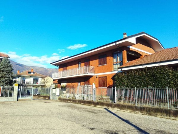 casa indipendente in vendita ad Avigliana in zona Grangia