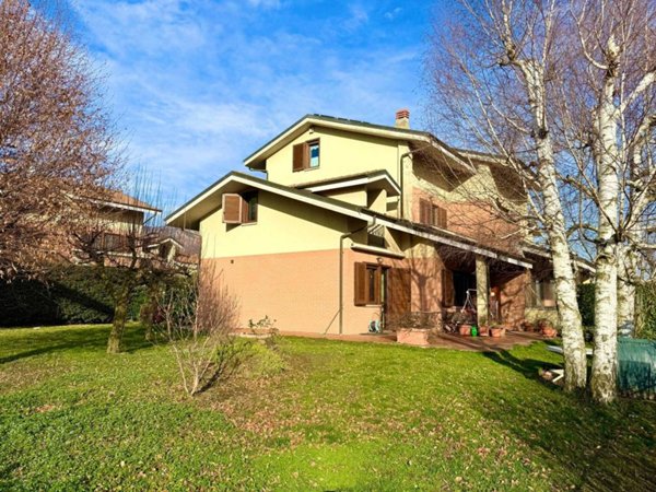 casa indipendente in vendita ad Avigliana in zona Grangia