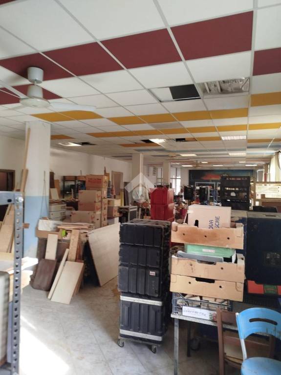 locale commerciale in vendita ad Avigliana
