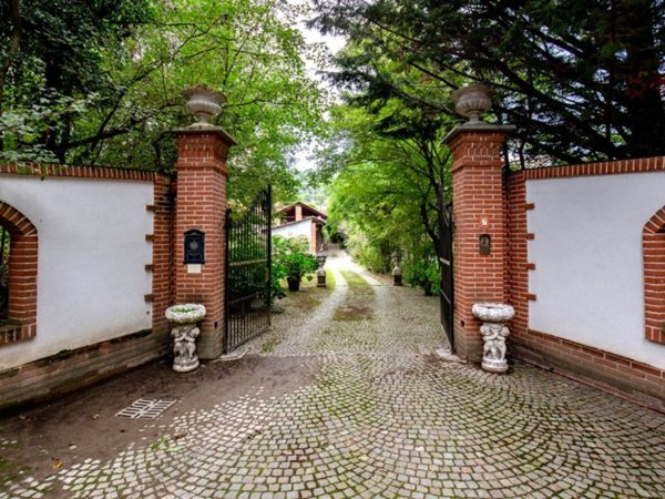 casa indipendente in vendita ad Avigliana in zona Mortera