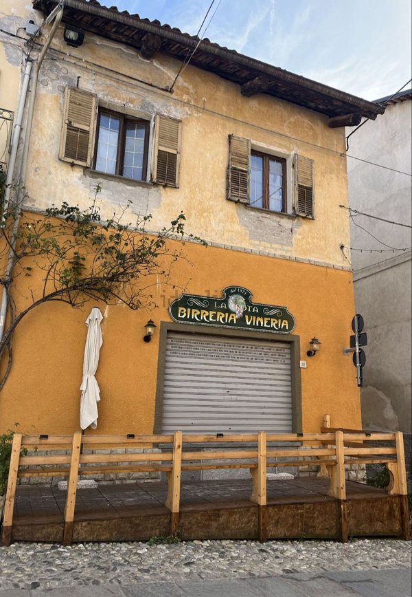 locale commerciale in vendita ad Avigliana