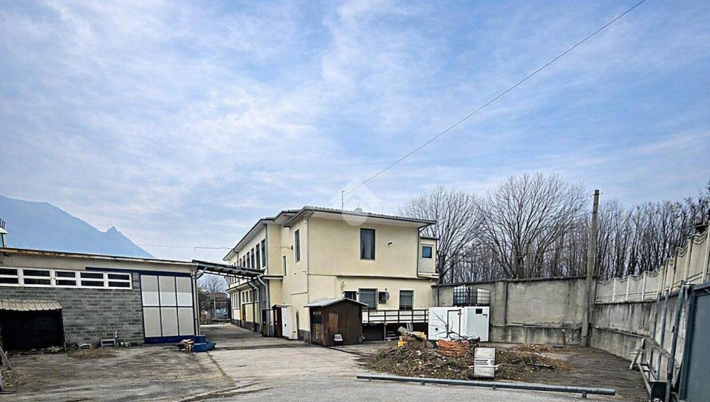 locale commerciale in vendita ad Avigliana
