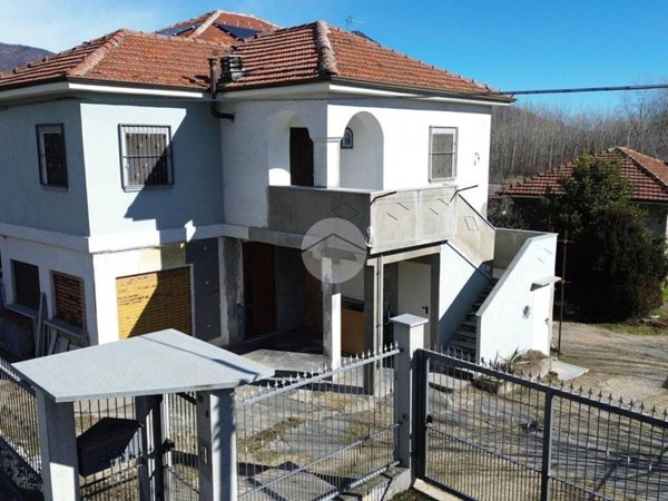 casa indipendente in vendita ad Avigliana in zona Grangia