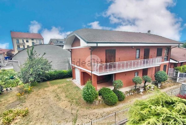 casa indipendente in vendita ad Avigliana in zona Grangia