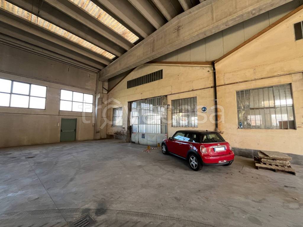locale commerciale in vendita ad Avigliana