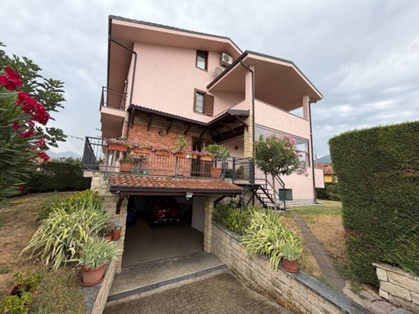 casa indipendente in vendita ad Avigliana in zona Grangia