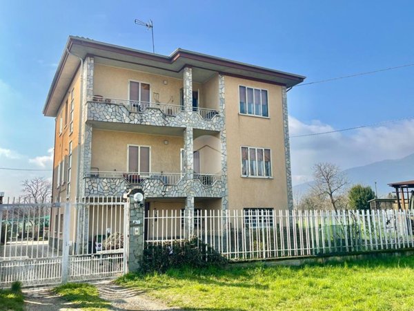 casa indipendente in vendita ad Avigliana in zona Grangia