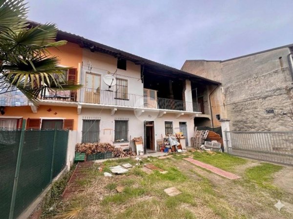casa indipendente in vendita ad Avigliana in zona Drubiaglio