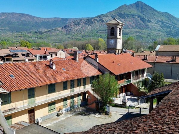 casa indipendente in vendita ad Avigliana in zona Drubiaglio