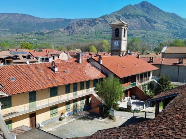 casa indipendente in vendita ad Avigliana in zona Drubiaglio