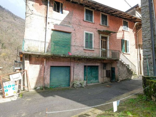 casa indipendente in vendita a Strozza