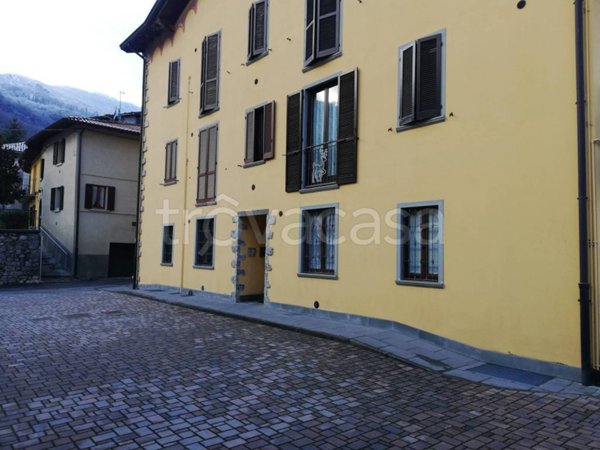 appartamento in vendita a Strozza in zona Amagno