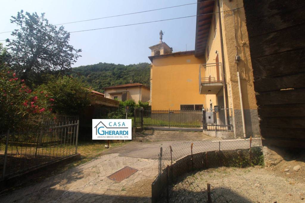 casa indipendente in vendita a Strozza