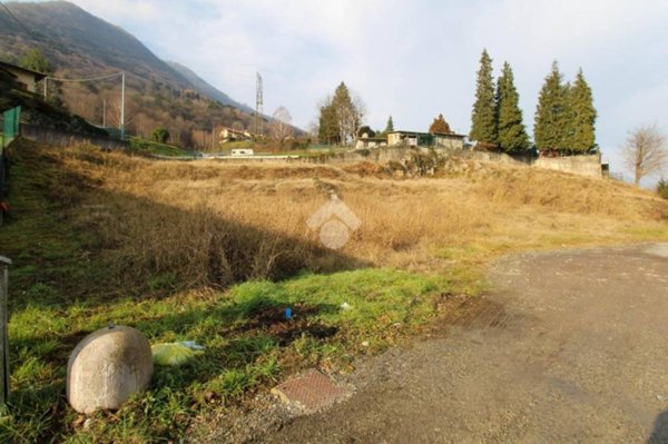 terreno edificabile in vendita a Strozza