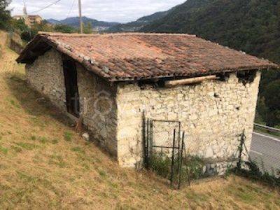 casa indipendente in vendita a Strozza