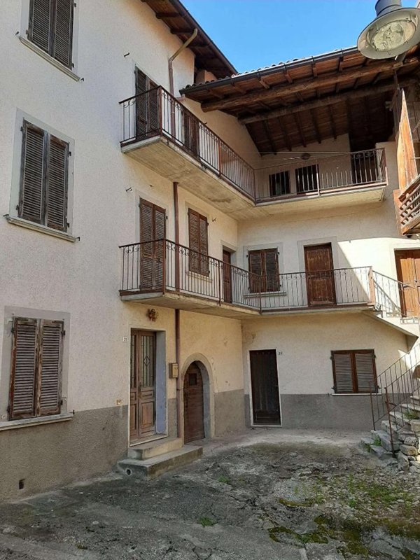 casa indipendente in vendita a Strozza