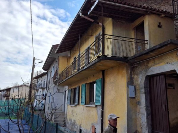casa indipendente in vendita a Strozza