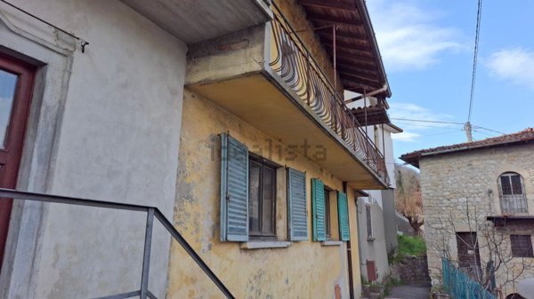 casa indipendente in vendita a Strozza