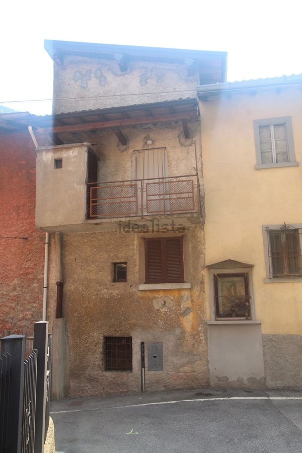 casa indipendente in vendita a Strozza