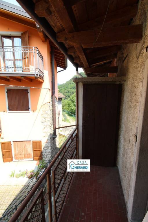 casa indipendente in vendita a Strozza