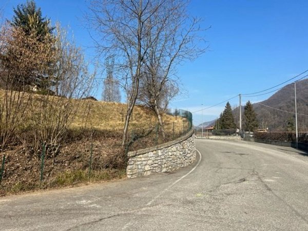 terreno edificabile in vendita a Strozza