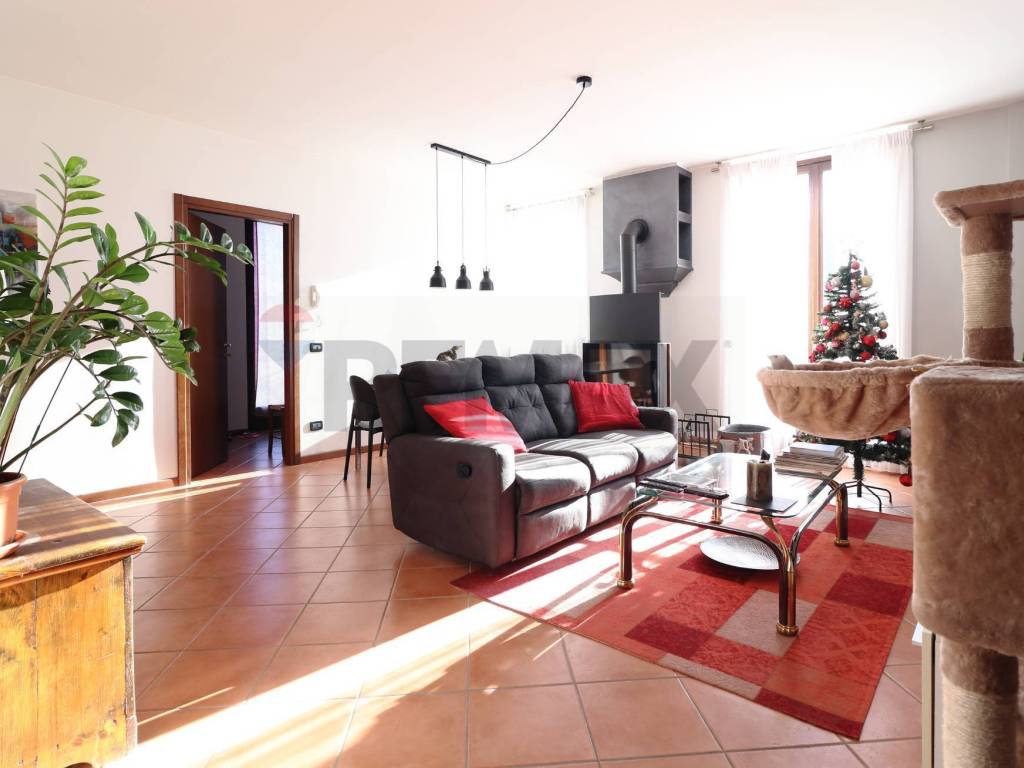 appartamento in vendita a Strozza in zona Amagno