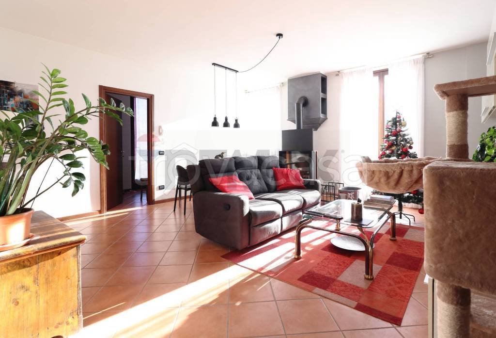 appartamento in vendita a Strozza in zona Amagno