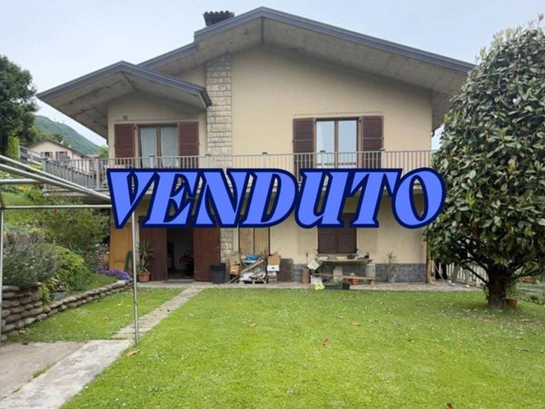 casa indipendente in vendita a Strozza