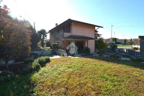 casa indipendente in vendita a Suisio