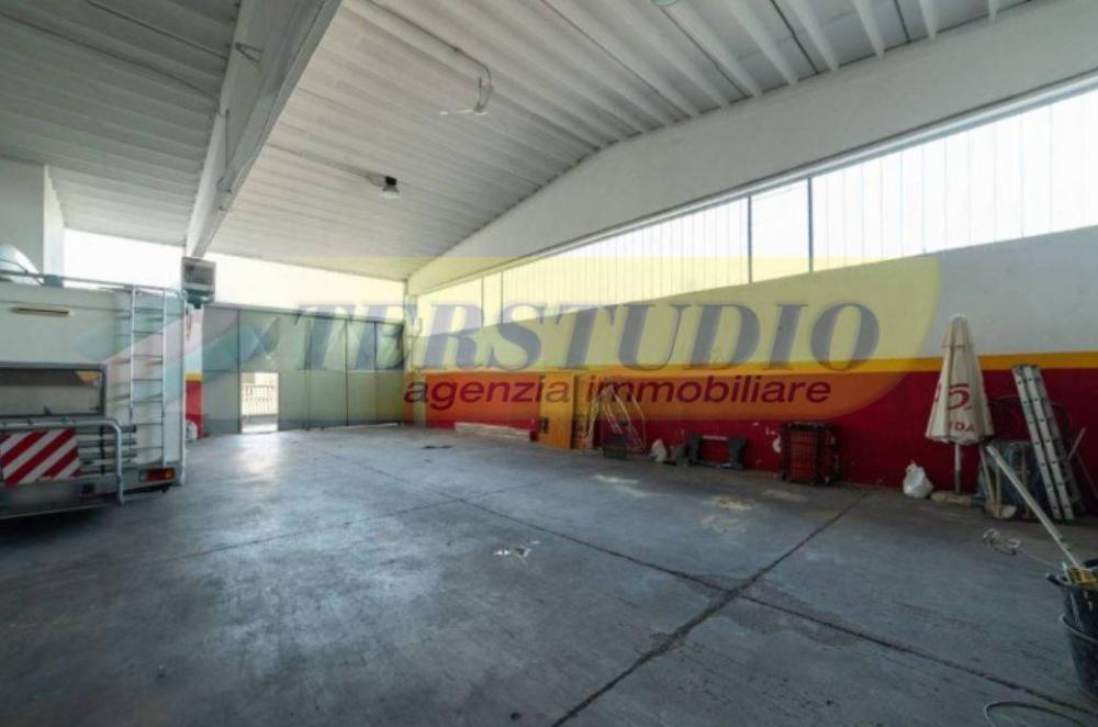 capannone in vendita a Suisio