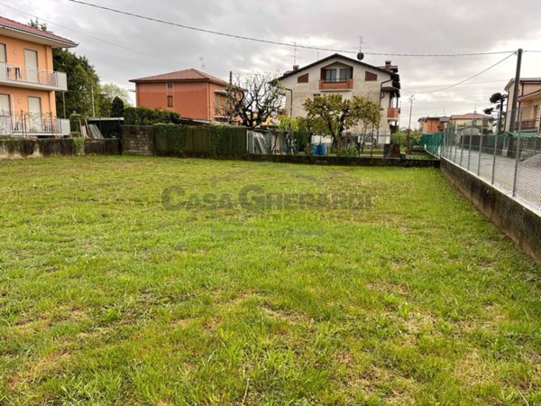 terreno edificabile in vendita a Suisio