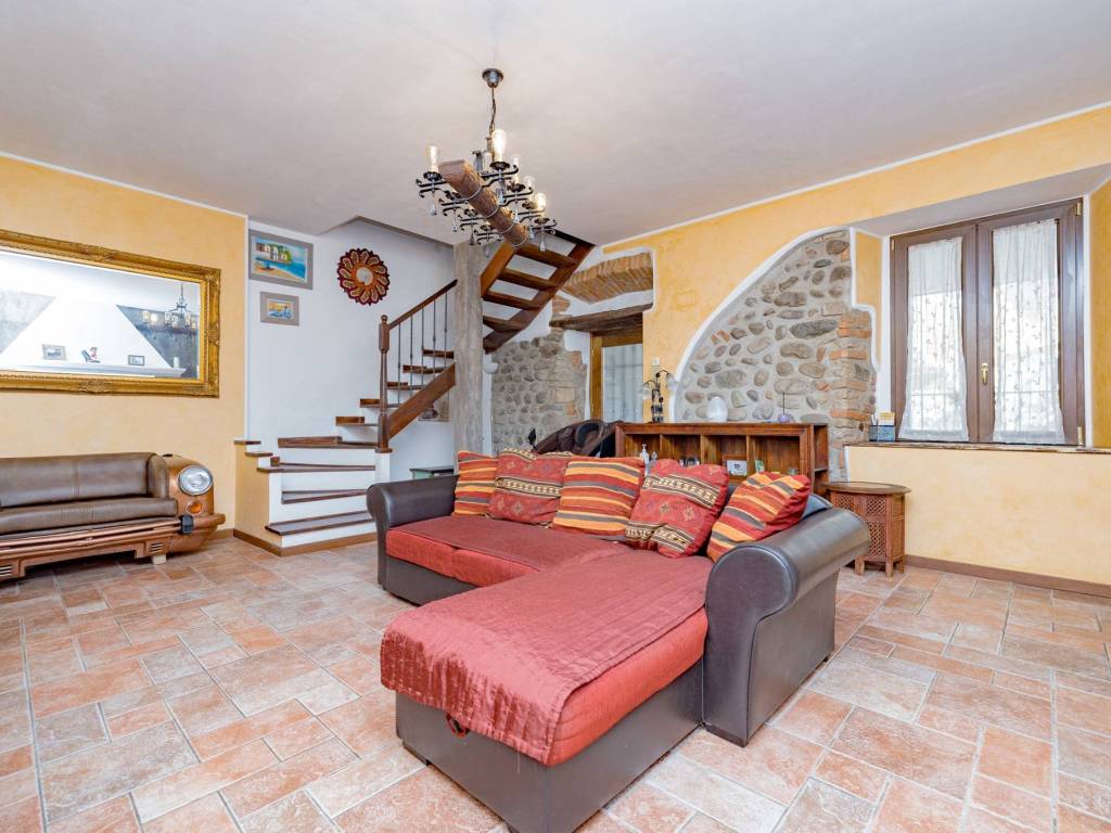 casa indipendente in vendita a Suisio