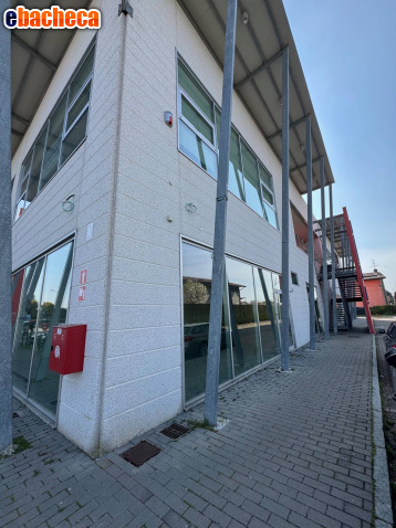 locale commerciale in vendita a Suisio
