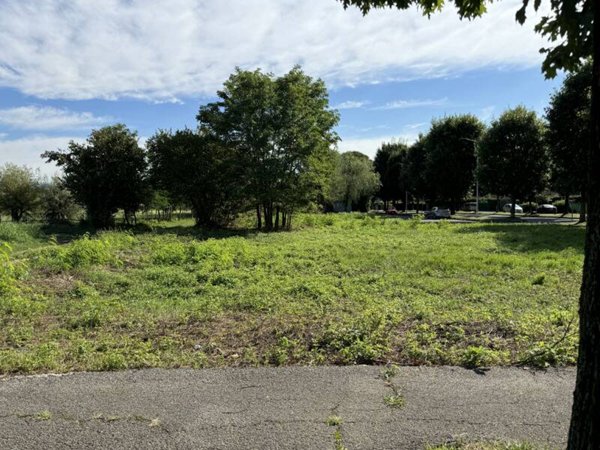 terreno edificabile in vendita a Suisio