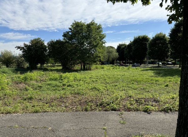 terreno edificabile in vendita a Suisio