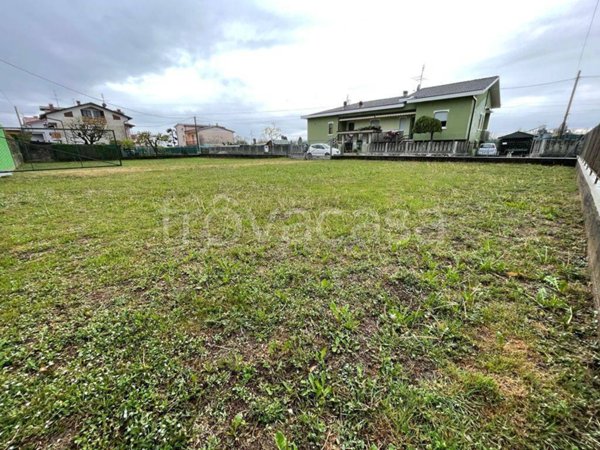 terreno edificabile in vendita a Suisio