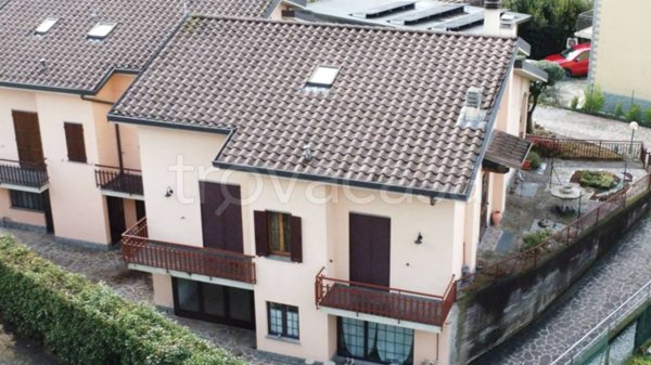 casa indipendente in vendita a Suisio