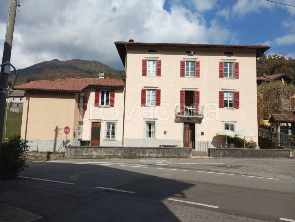appartamento in vendita a Taleggio in zona Sottochiesa