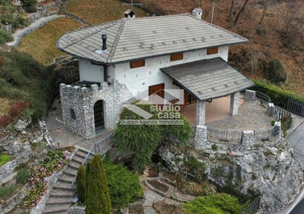 casa indipendente in vendita a Taleggio in zona Peghera