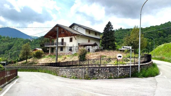 casa indipendente in vendita a Taleggio