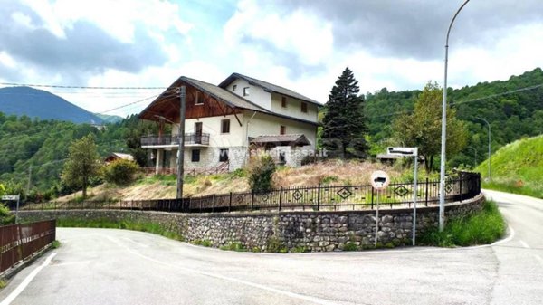 casa indipendente in vendita a Taleggio in zona Sottochiesa